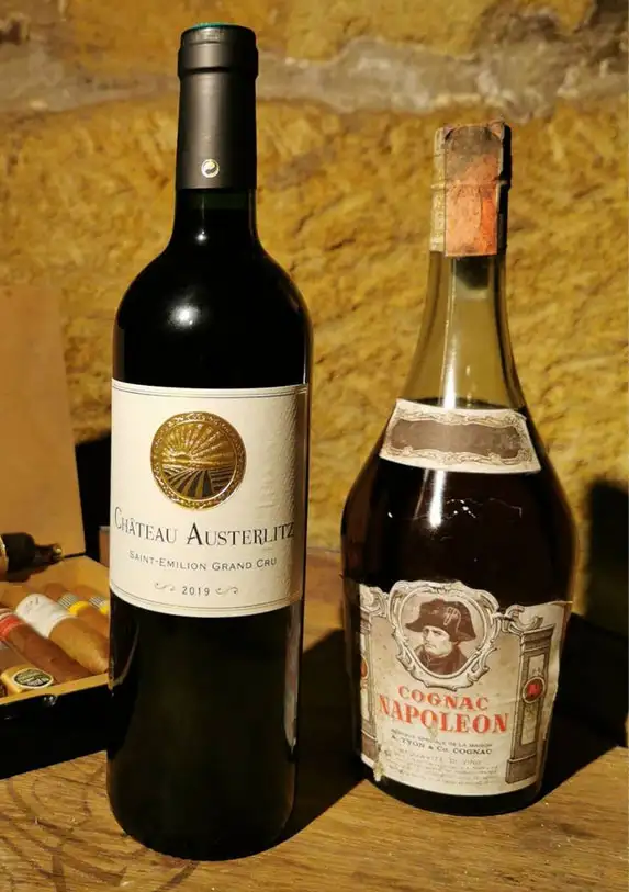 Boutique de vin, spiritueux et épicerie à Saint-Émilion